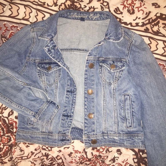 American Eagle Cropped Jean Jacket - Picture 2 of 3
